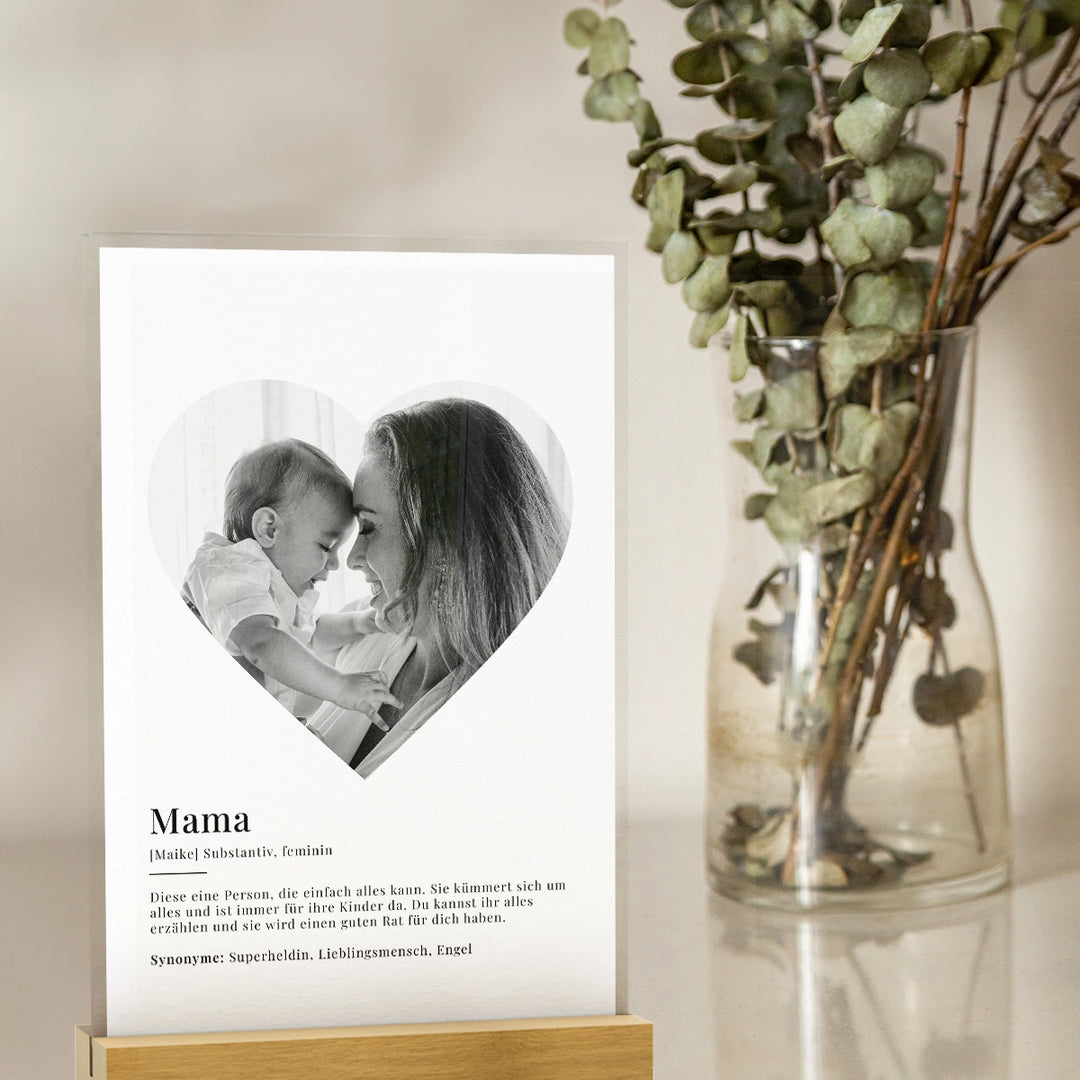 Acryl-Glas "Mama Definition" mit Foto in Herzform famwalls