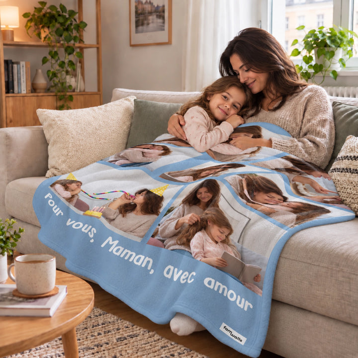 Mère et fille câlinées sous le plaid bleu Photo Maman « Pour vous, Maman, avec amour » market_france