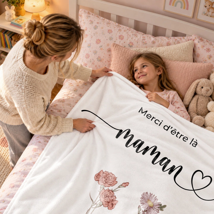 Mère borde sa fille avec le plaid Des fleurs pour maman « Merci d'être là » market_france