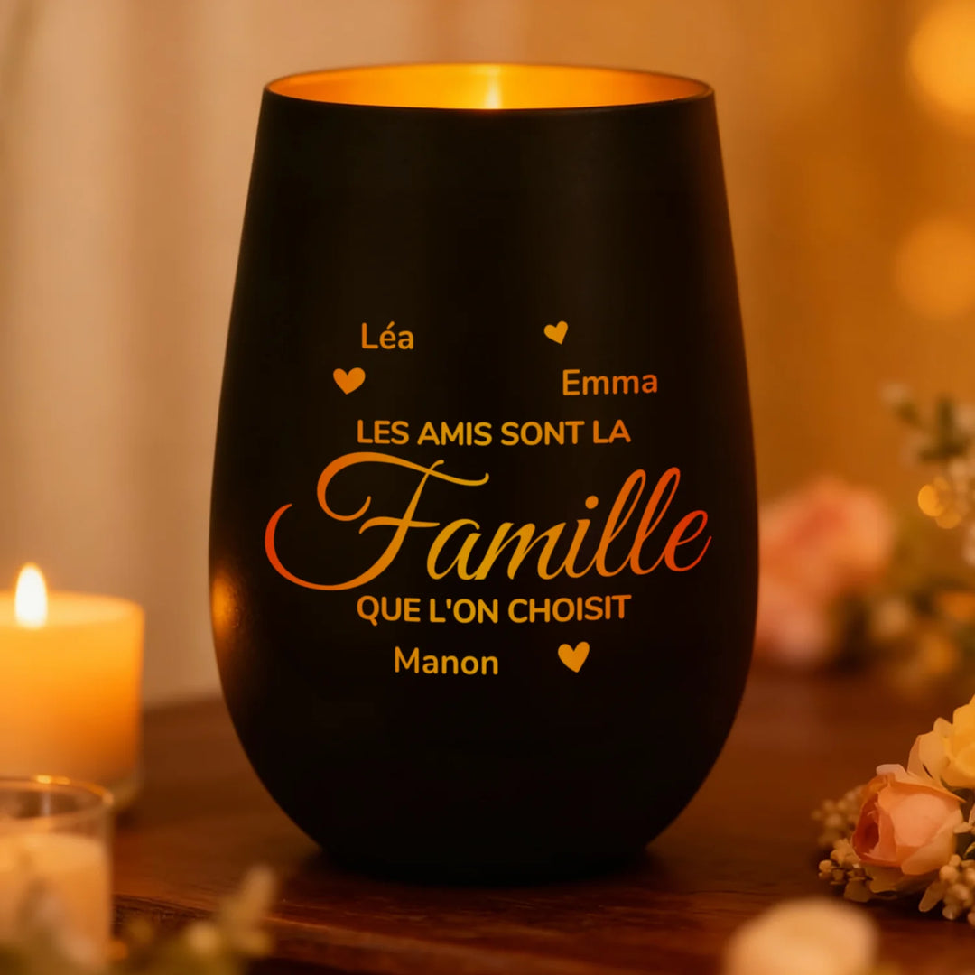 Photophore personnalisé « Les amis sont la famille que l’on choisit » en noir, gravé avec des prénoms et des cœurs | market_france