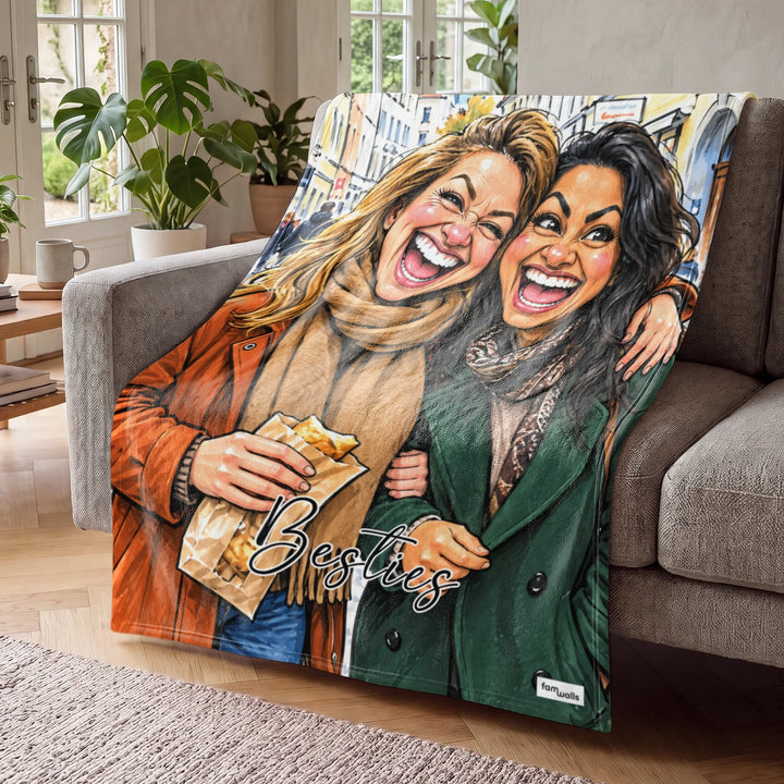 Plaid avec deux amies en illustration et la citation Besties posé sur l'accoudoir du canapé | market_france
